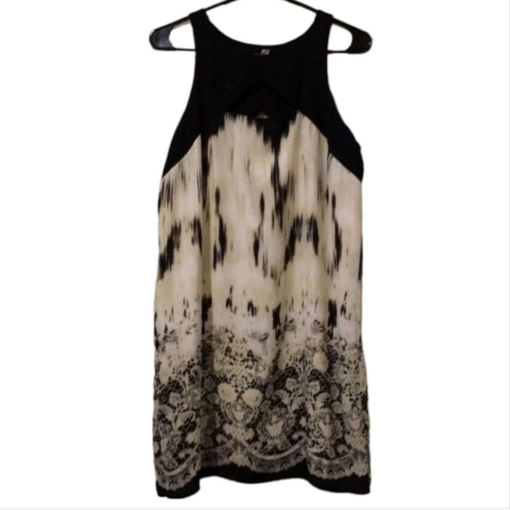 Urban Outfitters Silence + Noise Keyhole Lace Design Dress